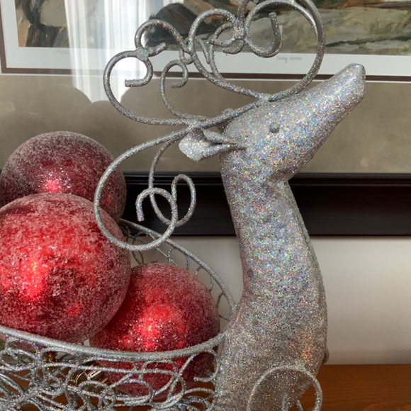 Christmas Reindeer Sleigh with Plastic Christmas Balls - Picture 3 of 5